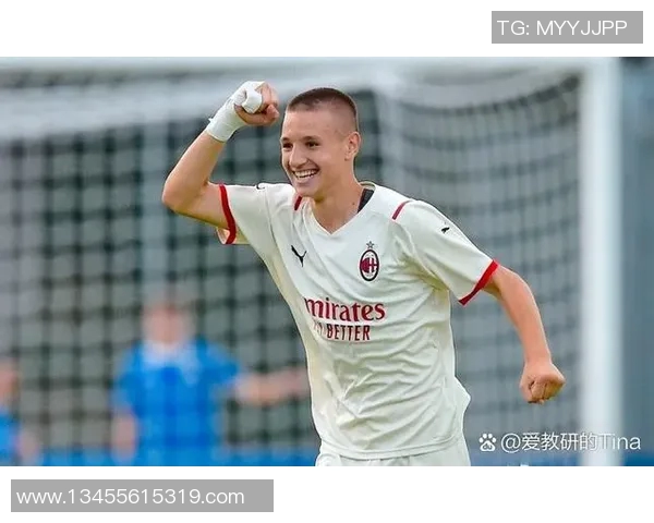 小饰品足球球星系列:打造你的专属球场魅力与球星风采 小饰品足球球星系列:打造你的专属球场魅力与球星风采