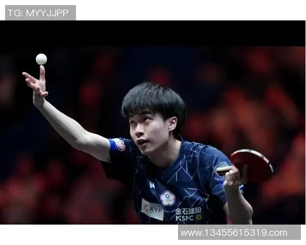 璀璨绿茵之巅巨星手握胜利之球闪耀荣耀时刻